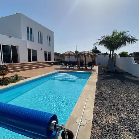 Villa Superbe villa avec piscine privée et vue imprenable sur la mer *