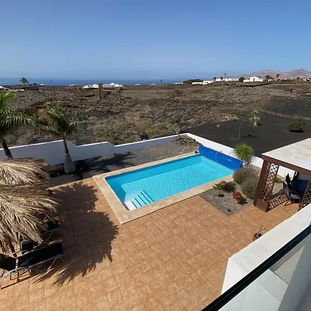 Villa Superbe villa avec piscine privée et vue imprenable sur la mer *