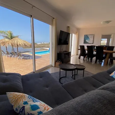 Superbe villa avec piscine privée et vue imprenable sur la mer