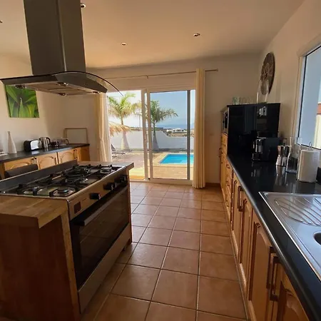 Villa Superbe villa avec piscine privée et vue imprenable sur la mer Mácher